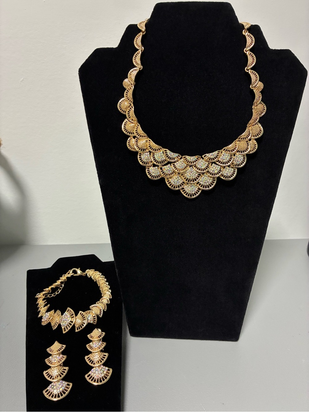 Gold Scalloped Fan Necklace, Bracelet & Earrings Set - Elegant Women Jewelry